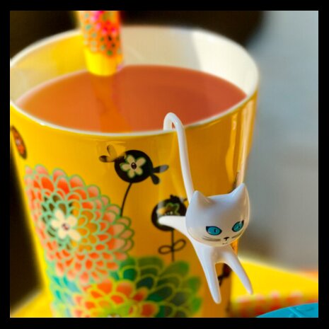 Thee infuser White Cat Pylones.